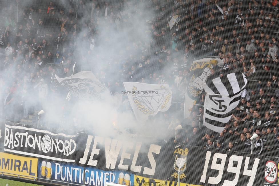 Sturm Graz - Austria Wien
Oesterreichische Fussball Bundesliga, 30. Runde, SK Sturm Graz - FK Austria Wien, Stadion Liebenau Graz, 12.05.2019. 

Foto zeigt Fans von Sturm
Schlüsselwörter: pyrotechnik