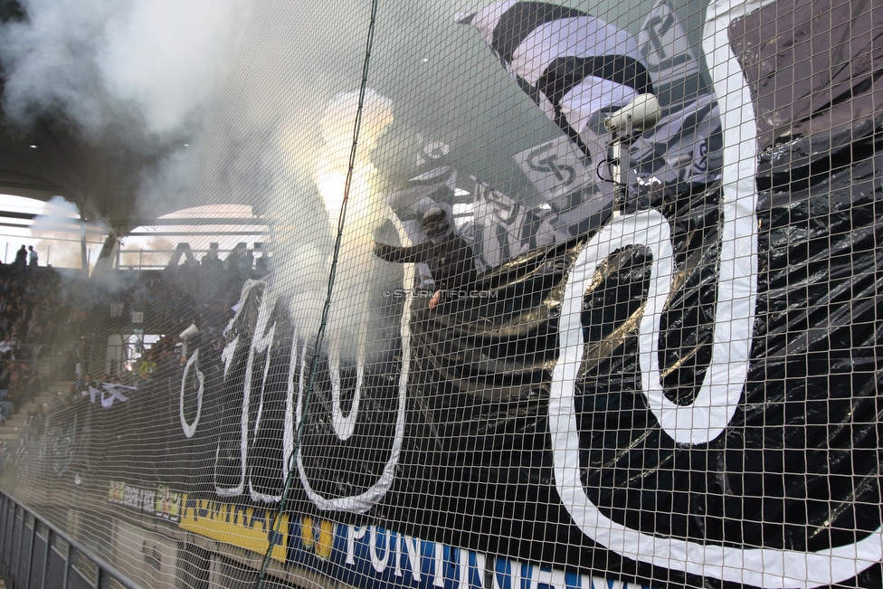 Sturm Graz - RB Salzburg
Oesterreichische Fussball Bundesliga, 31. Runde, SK Sturm Graz - FC RB Salzburg, Stadion Liebenau Graz, 19.05.2019. 

Foto zeigt Fans von Sturm mit einer Choreografie
Schlüsselwörter: pyrotechnik