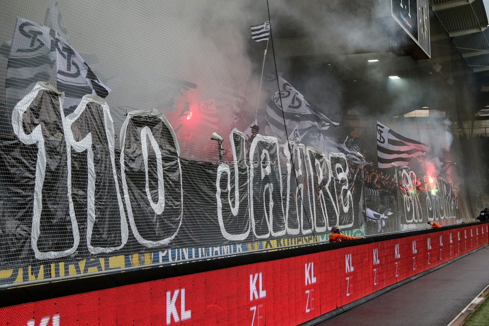 Sturm Graz - RB Salzburg
Oesterreichische Fussball Bundesliga, 31. Runde, SK Sturm Graz - FC RB Salzburg, Stadion Liebenau Graz, 19.05.2019. 

Foto zeigt Fans von Sturm
Schlüsselwörter: pyrotechnik