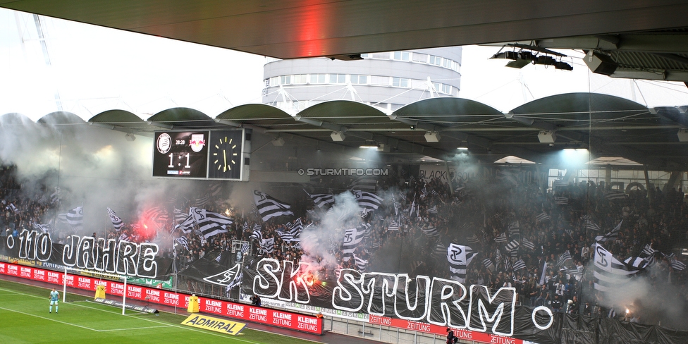 Sturm Graz - RB Salzburg
Oesterreichische Fussball Bundesliga, 31. Runde, SK Sturm Graz - FC RB Salzburg, Stadion Liebenau Graz, 19.05.2019. 

Foto zeigt Fans von Sturm
Schlüsselwörter: pyrotechnik