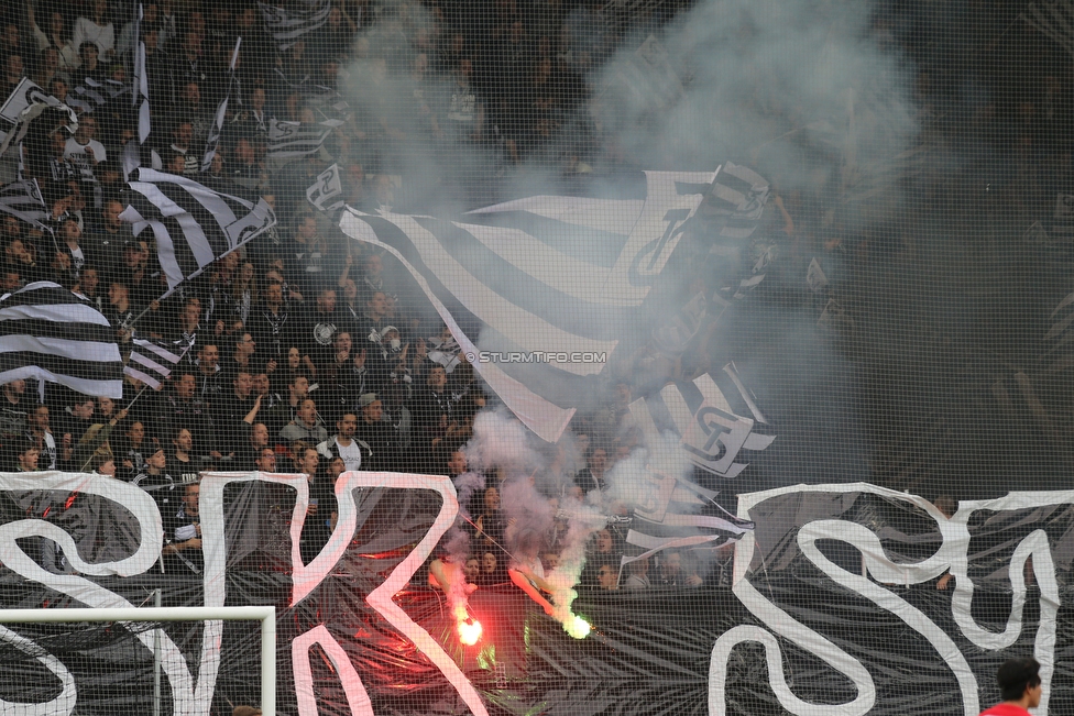 Sturm Graz - RB Salzburg
Oesterreichische Fussball Bundesliga, 31. Runde, SK Sturm Graz - FC RB Salzburg, Stadion Liebenau Graz, 19.05.2019. 

Foto zeigt Fans von Sturm
Schlüsselwörter: pyrotechnik