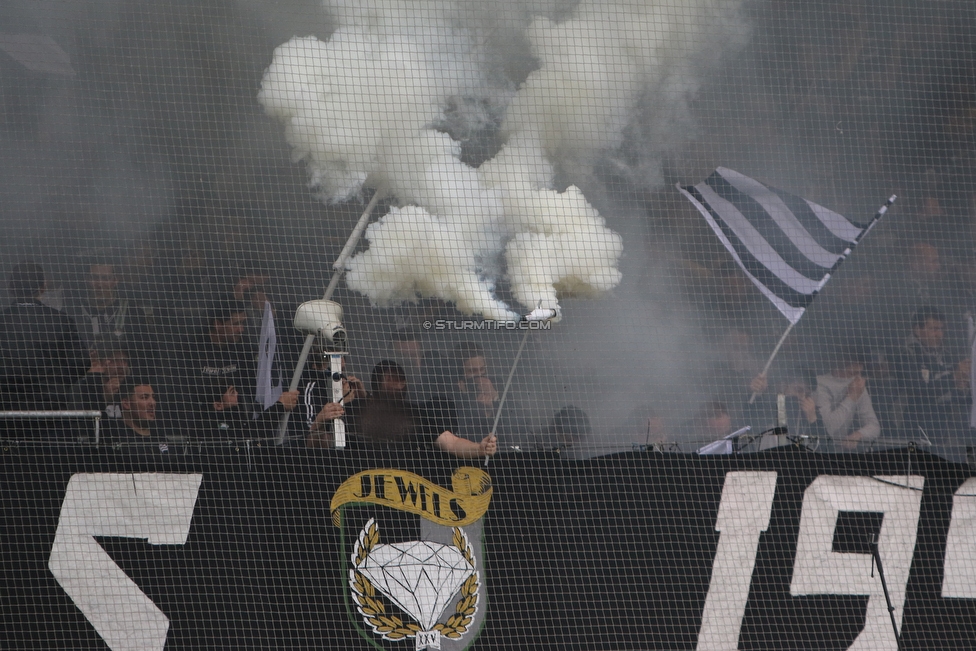 Sturm Graz - RB Salzburg
Oesterreichische Fussball Bundesliga, 31. Runde, SK Sturm Graz - FC RB Salzburg, Stadion Liebenau Graz, 19.05.2019. 

Foto zeigt Fans von Sturm
Schlüsselwörter: pyrotechnik