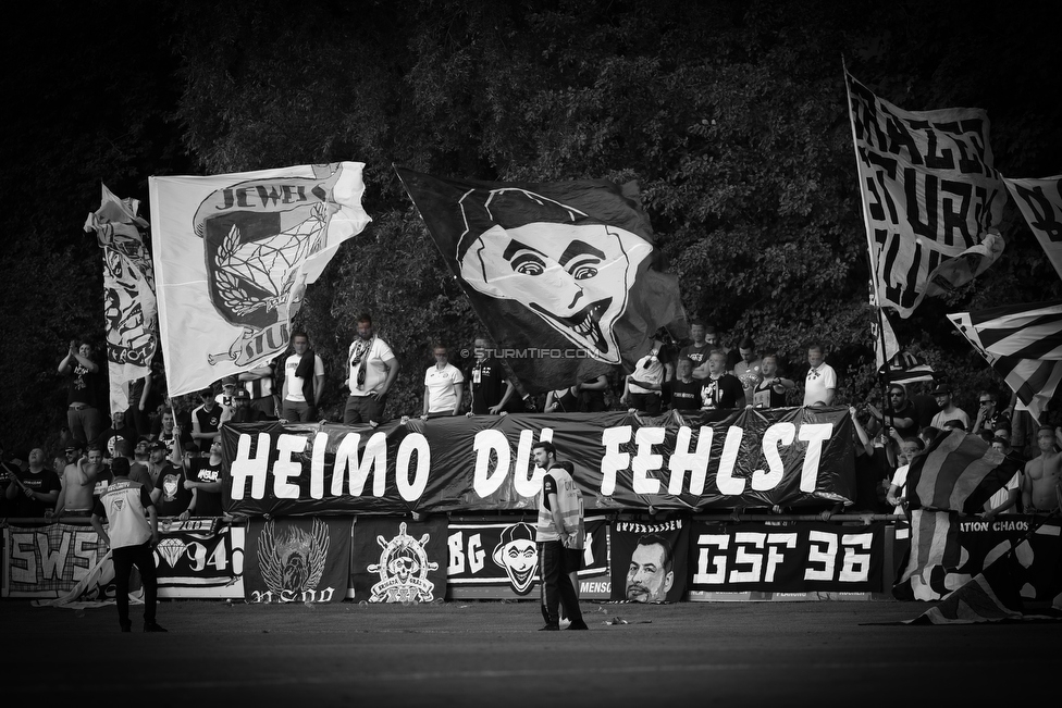 Anif - Sturm Graz
OEFB Cup, 1. Runde, USK Anif - SK Sturm Graz, Sportzentrum Anif, 19.07.2019. 

Foto zeigt Fans von Sturm mit einem Spruchband
Schlüsselwörter: heimo