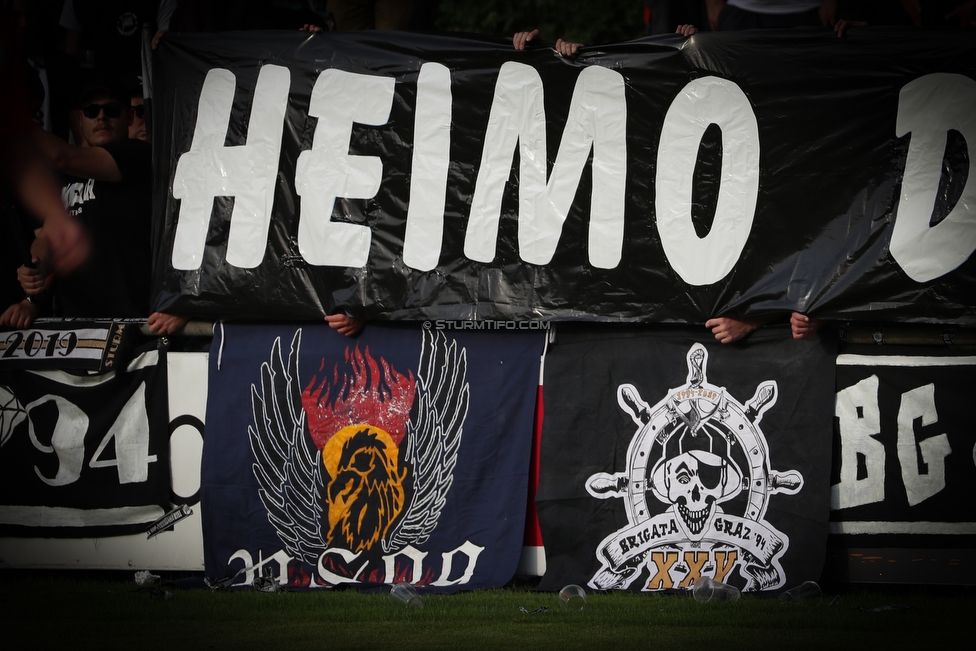 Anif - Sturm Graz
OEFB Cup, 1. Runde, USK Anif - SK Sturm Graz, Sportzentrum Anif, 19.07.2019. 

Foto zeigt Fans von Sturm mit einem Spruchband
Schlüsselwörter: heimo