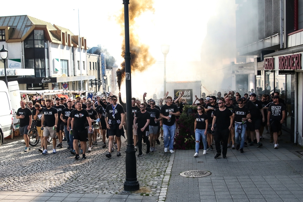 Haugesund - Sturm Graz
UEFA Europa League Qualifikation 2. Runde, FK Haugesund - SK Sturm Graz, Haugesund Stadion, 25.07.2019. 

Foto zeigt Fans von Sturm beim Corteo
