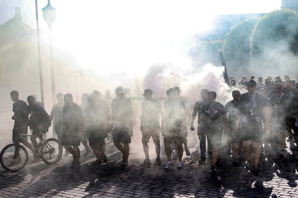 Haugesund - Sturm Graz
UEFA Europa League Qualifikation 2. Runde, FK Haugesund - SK Sturm Graz, Haugesund Stadion, 25.07.2019. 

Foto zeigt Fans von Sturm beim Corteo
