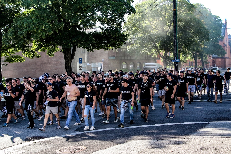 Haugesund - Sturm Graz
UEFA Europa League Qualifikation 2. Runde, FK Haugesund - SK Sturm Graz, Haugesund Stadion, 25.07.2019. 

Foto zeigt Fans von Sturm beim Corteo
