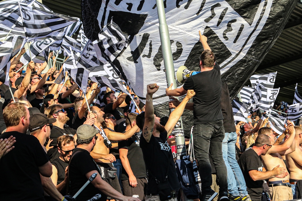 Haugesund - Sturm Graz
UEFA Europa League Qualifikation 2. Runde, FK Haugesund - SK Sturm Graz, Haugesund Stadion, 25.07.2019. 

Foto zeigt Fans von Sturm mit einer Choreografie
Schlüsselwörter: vorsaenger