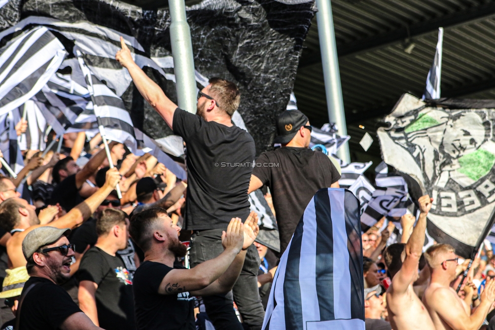 Haugesund - Sturm Graz
UEFA Europa League Qualifikation 2. Runde, FK Haugesund - SK Sturm Graz, Haugesund Stadion, 25.07.2019. 

Foto zeigt Fans von Sturm mit einer Choreografie
Schlüsselwörter: vorsaenger