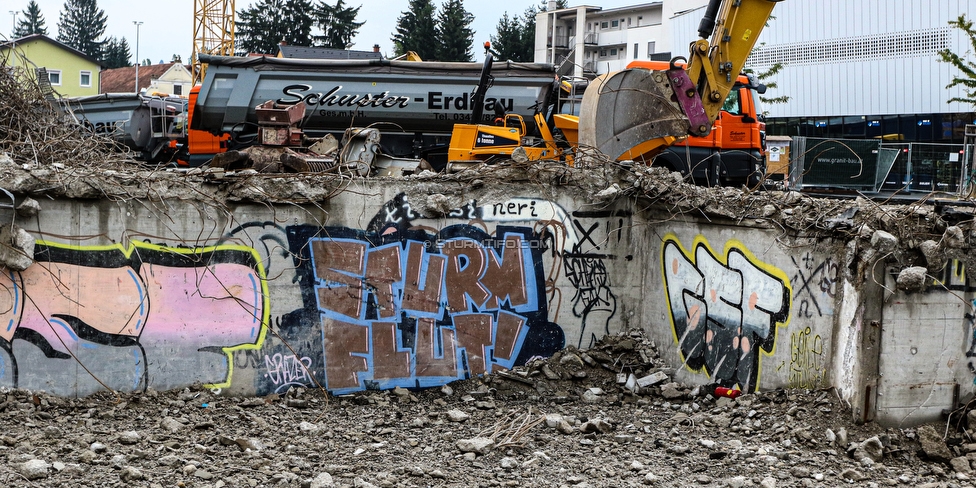 Oesterreichische Fussball Bundesliga, 1. Runde, SK Sturm Graz - SKN St. Poelten, Stadion Liebenau Graz, 28.07.2019. 

Foto zeigt den Abriss der Tiefgarage vom Stadion Liebenau und Graffiti
