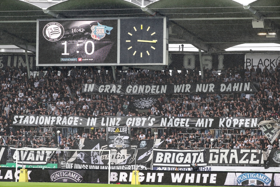 Oesterreichische Fussball Bundesliga, 1. Runde, SK Sturm Graz - SKN St. Poelten, Stadion Liebenau Graz, 28.07.2019. 

Foto zeigt Fans von Sturm mit einem Spruchband
Schlüsselwörter: sturmstadion