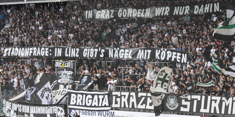 Oesterreichische Fussball Bundesliga, 1. Runde, SK Sturm Graz - SKN St. Poelten, Stadion Liebenau Graz, 28.07.2019. 

Foto zeigt Fans von Sturm mit einem Spruchband
Schlüsselwörter: protest sturmstadion