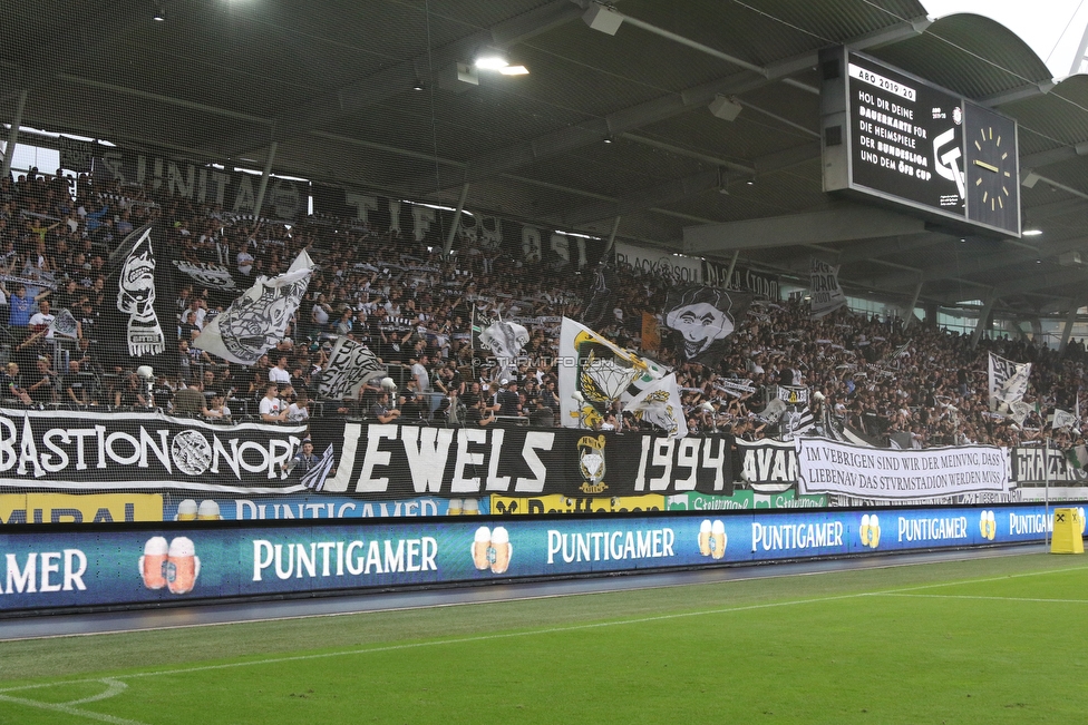 Oesterreichische Fussball Bundesliga, 1. Runde, SK Sturm Graz - SKN St. Poelten, Stadion Liebenau Graz, 28.07.2019. 

Foto zeigt Fans von Sturm mit einem Spruchband
Schlüsselwörter: sturmstadion