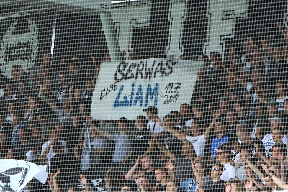 Oesterreichische Fussball Bundesliga, 1. Runde, SK Sturm Graz - SKN St. Poelten, Stadion Liebenau Graz, 28.07.2019. 

Foto zeigt Fans von Sturm mit einem Spruchband
Schlüsselwörter: extrema baby