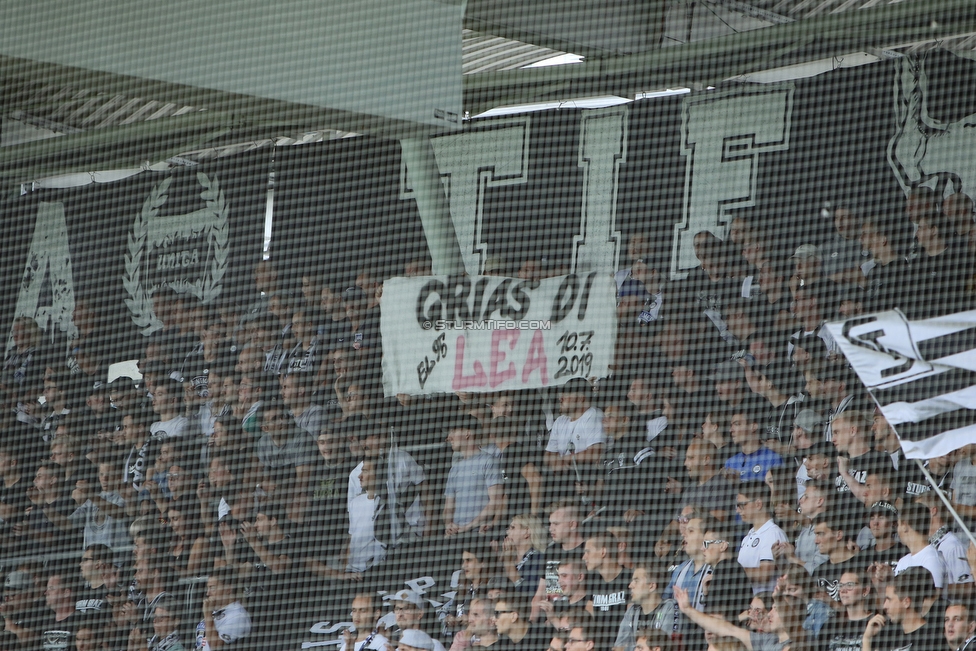 Oesterreichische Fussball Bundesliga, 1. Runde, SK Sturm Graz - SKN St. Poelten, Stadion Liebenau Graz, 28.07.2019. 

Foto zeigt Fans von Sturm mit einem Spruchband
