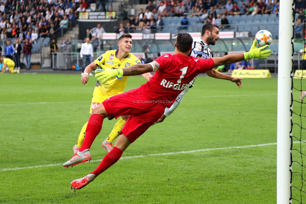 Oesterreichische Fussball Bundesliga, 1. Runde, SK Sturm Graz - SKN St. Poelten, Stadion Liebenau Graz, 28.07.2019. 

Foto zeigt Christoph Riegler (St. Poelten) und Markus Pink (Sturm)
