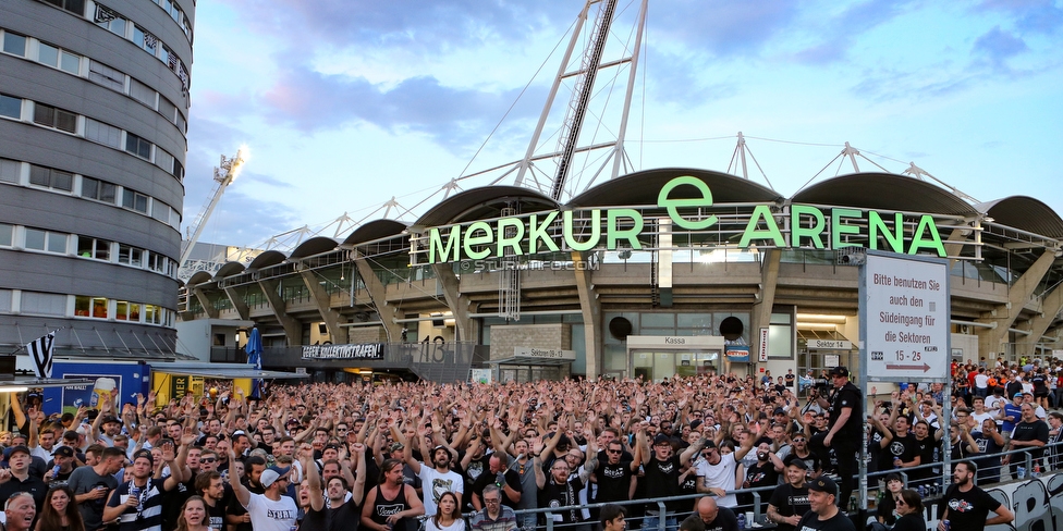 Sturm Graz - Haugesund
UEFA Europa League Qualifikation 2 Runde, SK Sturm Graz - FK Haugesund, Stadion Liebenau Graz, 01.08.2019. 

Foto zeigt Fans von Sturm beim Public Viewing
