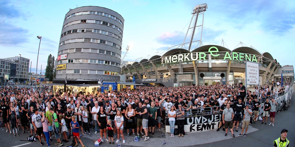 Sturm Graz - Haugesund
UEFA Europa League Qualifikation 2 Runde, SK Sturm Graz - FK Haugesund, Stadion Liebenau Graz, 01.08.2019. 

Foto zeigt Fans von Sturm beim Public Viewing
