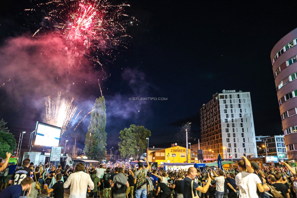 Sturm Graz - Haugesund
UEFA Europa League Qualifikation 2 Runde, SK Sturm Graz - FK Haugesund, Stadion Liebenau Graz, 01.08.2019. 

Foto zeigt Fans von Sturm beim Public Viewing
Schlüsselwörter: pyrotechnik