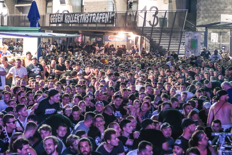 Sturm Graz - Haugesund
UEFA Europa League Qualifikation 2 Runde, SK Sturm Graz - FK Haugesund, Stadion Liebenau Graz, 01.08.2019. 

Foto zeigt Fans von Sturm beim Public Viewing
