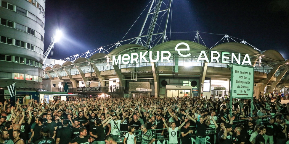 Sturm Graz - Haugesund
UEFA Europa League Qualifikation 2 Runde, SK Sturm Graz - FK Haugesund, Stadion Liebenau Graz, 01.08.2019. 

Foto zeigt Fans von Sturm beim Public Viewing
