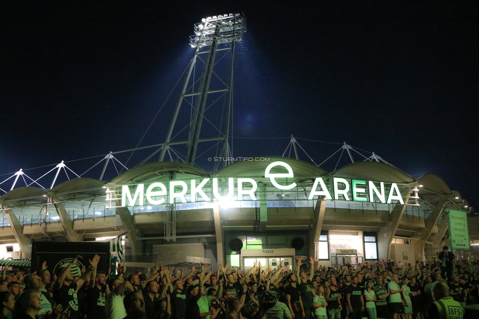 Sturm Graz - Haugesund
UEFA Europa League Qualifikation 2 Runde, SK Sturm Graz - FK Haugesund, Stadion Liebenau Graz, 01.08.2019. 

Foto zeigt Fans von Sturm beim Public Viewing
