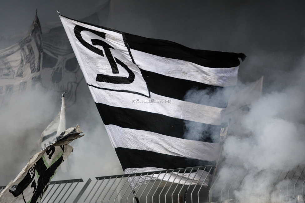 Wolfsberg - Sturm Graz
Oesterreichische Fussball Bundesliga, 2. Runde, Wolfsberger AC - SK Sturm Graz, Lavanttal Arena Wolfsberg, 04.08.2019. 

Foto zeigt Fans von Sturm
Schlüsselwörter: pyrotechnik