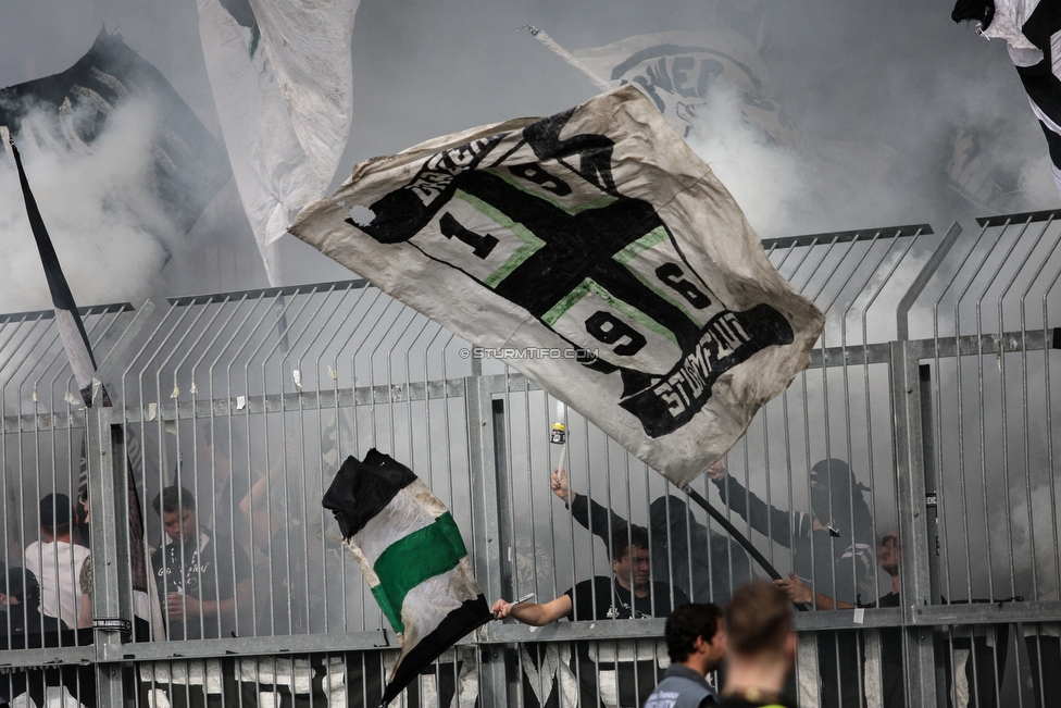 Wolfsberg - Sturm Graz
Oesterreichische Fussball Bundesliga, 2. Runde, Wolfsberger AC - SK Sturm Graz, Lavanttal Arena Wolfsberg, 04.08.2019. 

Foto zeigt Fans von Sturm
Schlüsselwörter: pyrotechnik