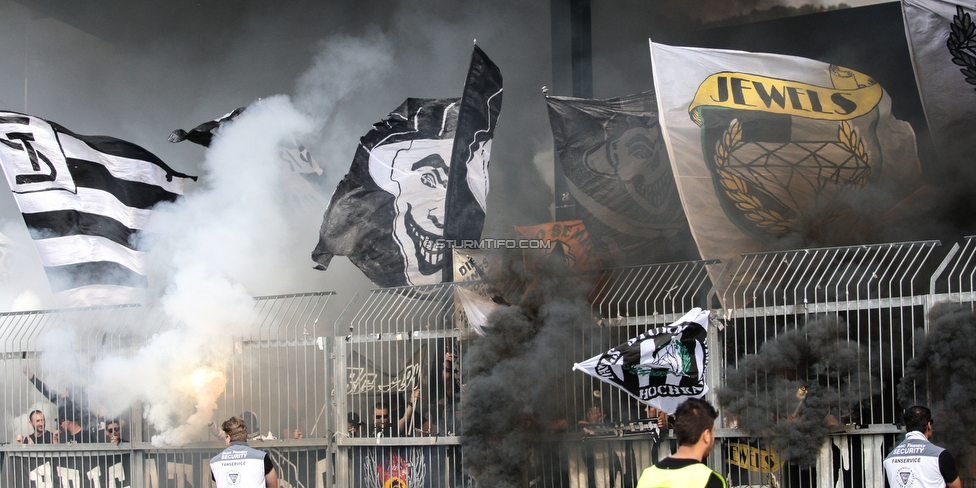 Wolfsberg - Sturm Graz
Oesterreichische Fussball Bundesliga, 2. Runde, Wolfsberger AC - SK Sturm Graz, Lavanttal Arena Wolfsberg, 04.08.2019. 

Foto zeigt Fans von Sturm
Schlüsselwörter: pyrotechnik