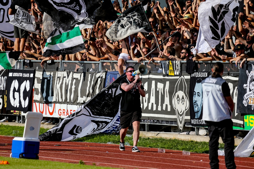 Hartberg - Sturm Graz
Oesterreichische Fussball Bundesliga, 3. Runde, TSV Hartberg - SK Sturm Graz, Stadion Hartberg, 1108.2019. 

Foto zeigt Fans von Sturm
Schlüsselwörter: vorsaenger