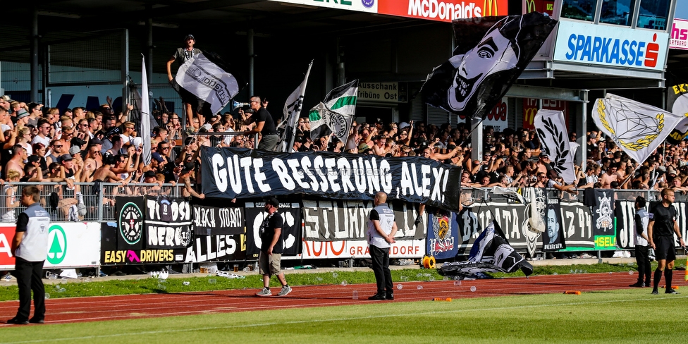 Hartberg - Sturm Graz
Oesterreichische Fussball Bundesliga, 3. Runde, TSV Hartberg - SK Sturm Graz, Stadion Hartberg, 1108.2019. 

Foto zeigt Fans von Sturm mit einem Spruchband
Schlüsselwörter: fasching