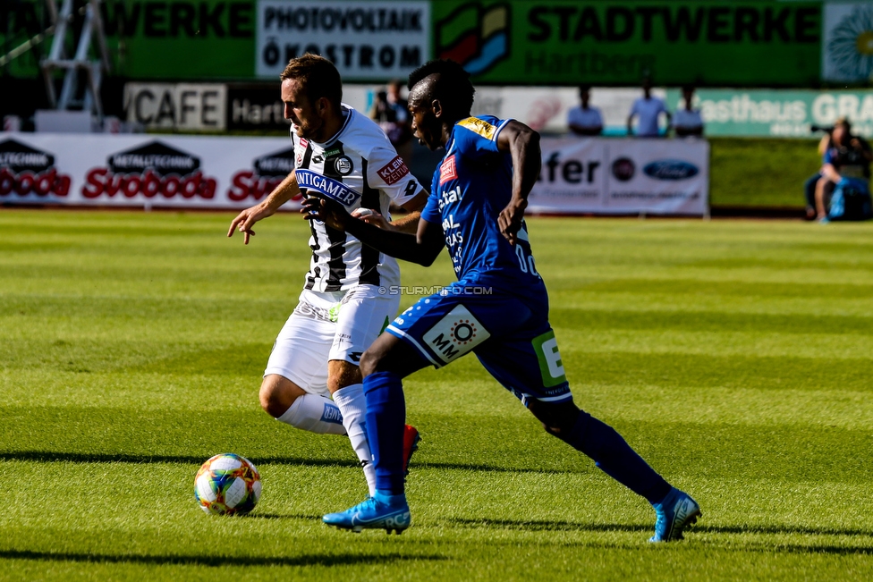 Hartberg - Sturm Graz
Oesterreichische Fussball Bundesliga, 3. Runde, TSV Hartberg - SK Sturm Graz, Stadion Hartberg, 1108.2019. 

Foto zeigt Jakob Jantscher (Sturm) und Jodel Dossou (Hartberg)
