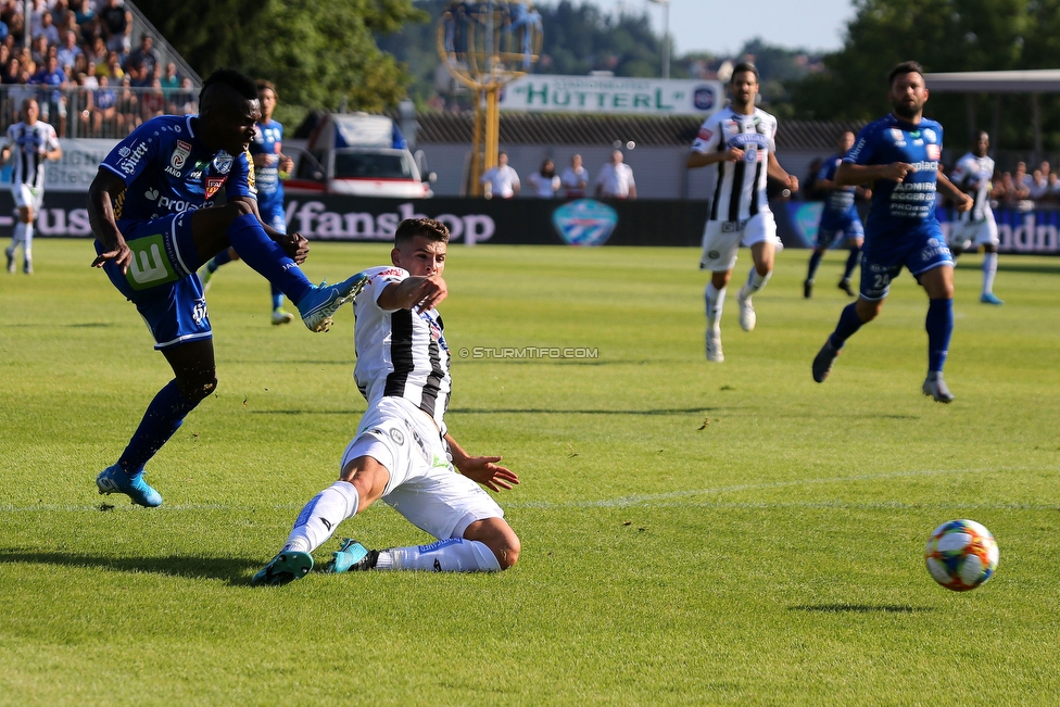 Hartberg - Sturm Graz
Oesterreichische Fussball Bundesliga, 3. Runde, TSV Hartberg - SK Sturm Graz, Stadion Hartberg, 1108.2019. 

Foto zeigt Jodel Dossou (Hartberg) und Ivan Ljubic (Sturm)
