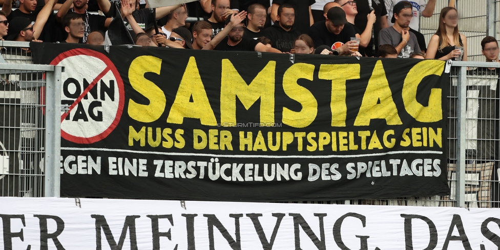 Altach - Sturm Graz
Oesterreichische Fussball Bundesliga, 6. Runde, SCR Altach - SK Sturm Graz, Stadion Schnabelholz Altach, 01.09.2019. 

Foto zeigt Fans von Sturm mit einem Spruchband
Schlüsselwörter: samstag