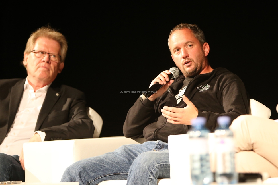 Sturm Leitbild Praesentation
SK Sturm Graz Leitbild Praesentation, Orpheum Graz, 11.09.2019.

Foto zeigt Herbert Troger (Vorstand Sturm) und Georg Kleinschuster (Grazer Sturmflut)
