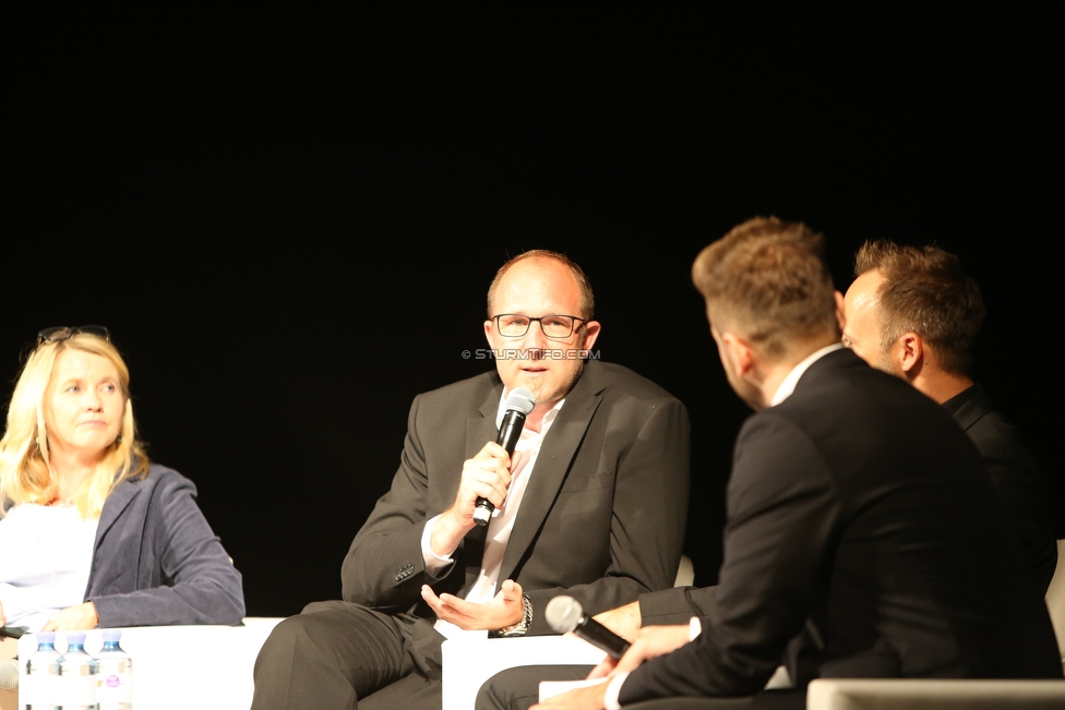 Sturm Leitbild Praesentation
SK Sturm Graz Leitbild Praesentation, Orpheum Graz, 11.09.2019.

Foto zeigt Sabine Haring-Mosbacher (Universitaet Graz), Guenter Kreissl (sportl. Geschaeftsfuehrer Sturm) und Thomas Seidl (Stadionsprecher Sturm)
