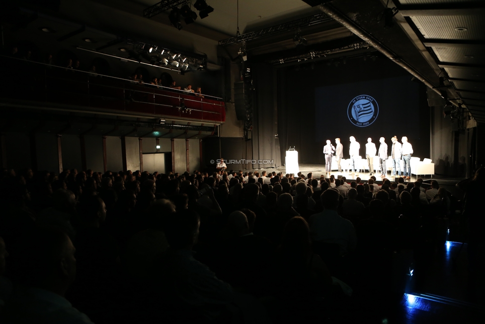 Sturm Leitbild Praesentation
SK Sturm Graz Leitbild Praesentation, Orpheum Graz, 11.09.2019.

Foto zeigt Thomas Seidl (Stadionsprecher Sturm) und das Filmteam des Image-Videos
