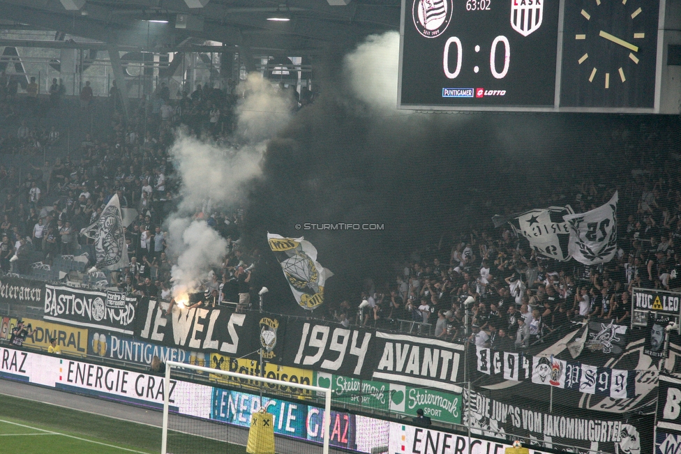 Sturm Graz - LASK
Oesterreichische Fussball Bundesliga, 7. Runde, SK Sturm Graz - LASK, Stadion Liebenau Graz, 14.09.2019. 

Foto zeigt Fans von Sturm
Schlüsselwörter: pyrotechnik jewels