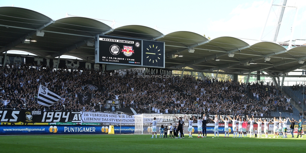 Sturm Graz - Admira Wacker
Oesterreichische Fussball Bundesliga, 9. Runde, SK Sturm Graz - FC Admira Wacker, Stadion Liebenau Graz, 29.09.2019. 

Foto zeigt die Mannschaft von Sturm und Fans von Sturm
