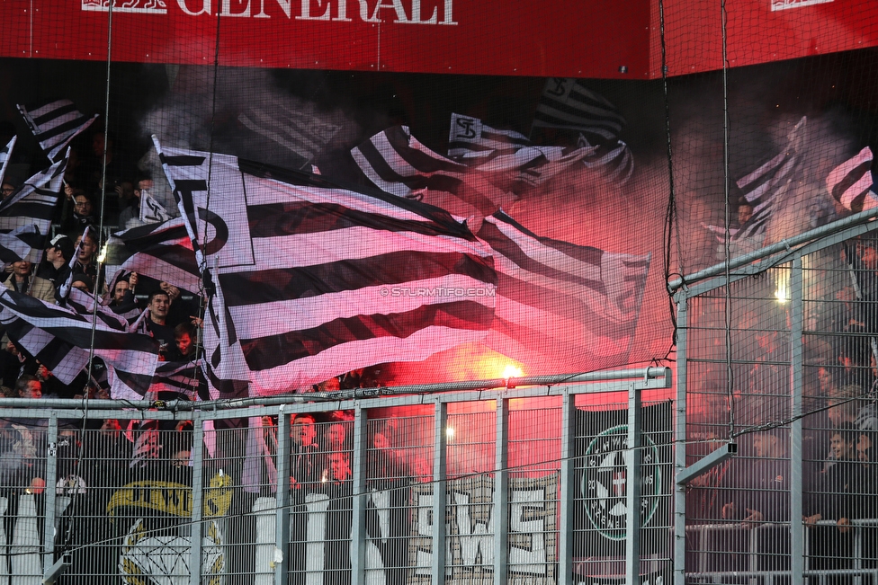 Austria Wien - Sturm Graz
Oesterreichische Fussball Bundesliga, 10. Runde, FK Austria Wien - SK Sturm Graz, Franz Horr Stadion Wien, 06.10.2019. 

Foto zeigt Fans von Sturm mit einer Choreografie
Schlüsselwörter: pyrotechnik