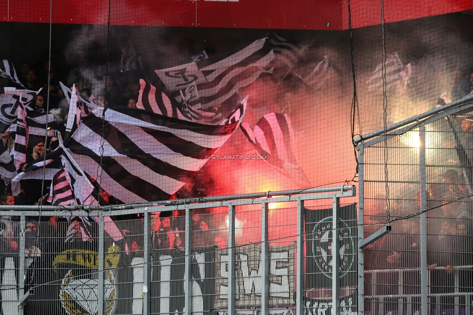 Austria Wien - Sturm Graz
Oesterreichische Fussball Bundesliga, 10. Runde, FK Austria Wien - SK Sturm Graz, Franz Horr Stadion Wien, 06.10.2019. 

Foto zeigt Fans von Sturm mit einer Choreografie
Schlüsselwörter: pyrotechnik