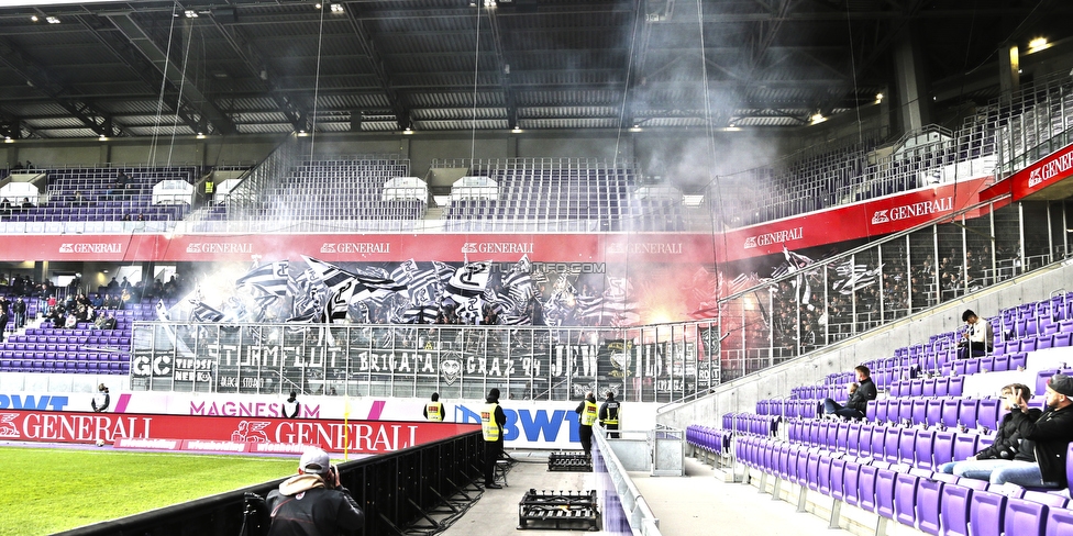 Austria Wien - Sturm Graz
Oesterreichische Fussball Bundesliga, 10. Runde, FK Austria Wien - SK Sturm Graz, Franz Horr Stadion Wien, 06.10.2019. 

Foto zeigt Fans von Sturm mit einer Choreografie
Schlüsselwörter: pyrotechnik