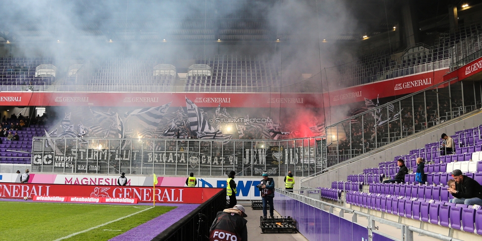 Austria Wien - Sturm Graz
Oesterreichische Fussball Bundesliga, 10. Runde, FK Austria Wien - SK Sturm Graz, Franz Horr Stadion Wien, 06.10.2019. 

Foto zeigt Fans von Sturm mit einer Choreografie
Schlüsselwörter: pyrotechnik