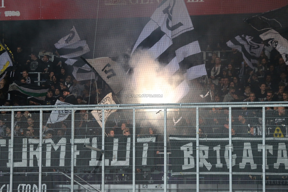 Austria Wien - Sturm Graz
Oesterreichische Fussball Bundesliga, 10. Runde, FK Austria Wien - SK Sturm Graz, Franz Horr Stadion Wien, 06.10.2019. 

Foto zeigt Fans von Sturm
Schlüsselwörter: pyrotechnik