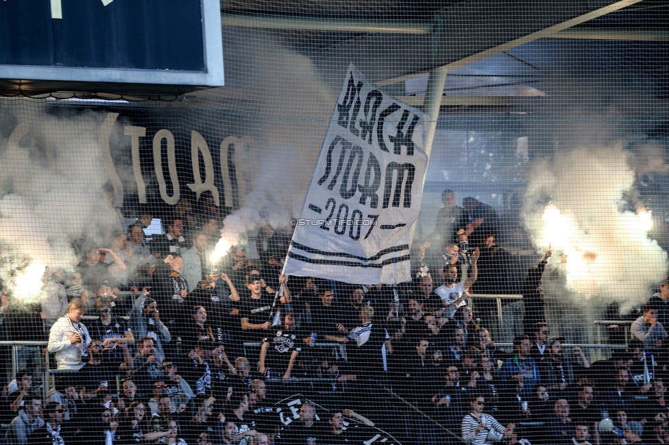 Sturm Graz - Salzburg
Oesterreichische Fussball Bundesliga, 11. Runde, SK Sturm Graz - FC RB Salzburg, Stadion Liebenau Graz, 19.10.2019. 

Foto zeigt Fans von Sturm mit einer Choreografie
Schlüsselwörter: pyrotechnik blackstorm