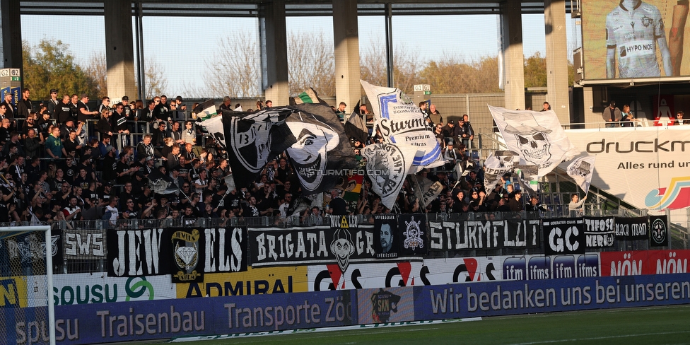 St. Poelten - Sturm Graz
Oesterreichische Fussball Bundesliga, 12. Runde, SKN St. Poelten - SK Sturm Graz, Arena St. Poelten, 26.10.2019. 

Foto zeigt Fans von Sturm
