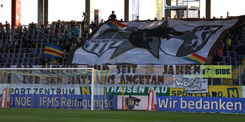 St. Poelten - Sturm Graz
Oesterreichische Fussball Bundesliga, 12. Runde, SKN St. Poelten - SK Sturm Graz, Arena St. Poelten, 26.10.2019. 

Foto zeigt Fans von St. Poelten mit einer Choreografie
