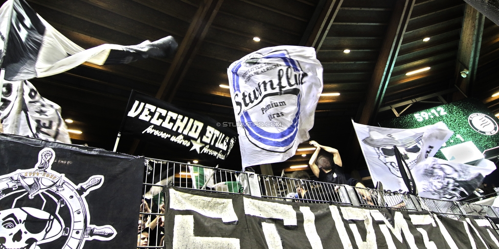 St. Poelten - Sturm Graz
Oesterreichische Fussball Bundesliga, 12. Runde, SKN St. Poelten - SK Sturm Graz, Arena St. Poelten, 26.10.2019. 

Foto zeigt Fans von Sturm
