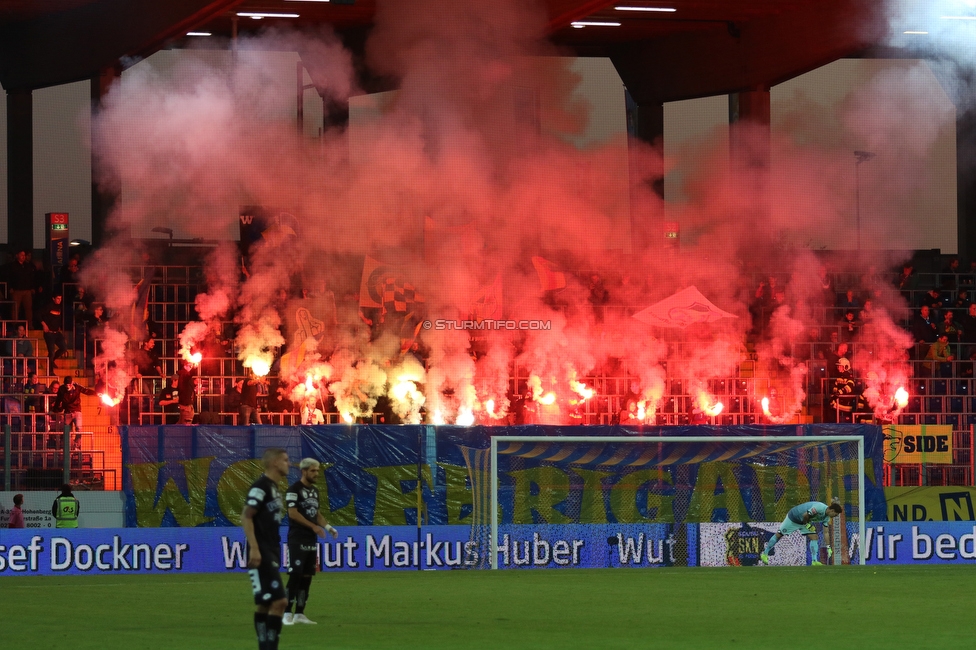 St. Poelten - Sturm Graz
Oesterreichische Fussball Bundesliga, 12. Runde, SKN St. Poelten - SK Sturm Graz, Arena St. Poelten, 26.10.2019. 

Foto zeigt Fans von St. Poelten mit einer Choreografie
Schlüsselwörter: pyrotechnik