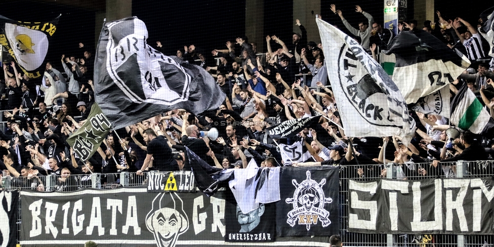 St. Poelten - Sturm Graz
Oesterreichische Fussball Bundesliga, 12. Runde, SKN St. Poelten - SK Sturm Graz, Arena St. Poelten, 26.10.2019. 

Foto zeigt Fans von Sturm
